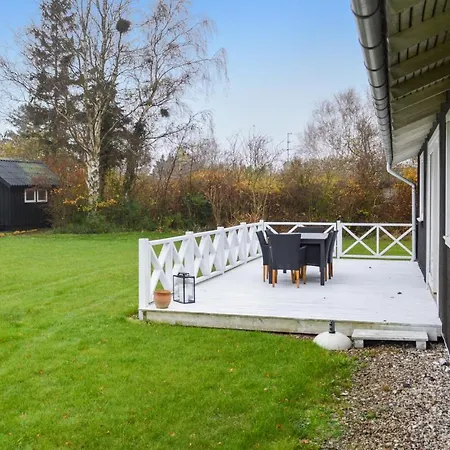 3 Bedroom Beautiful In Casa vacanze Slagelse